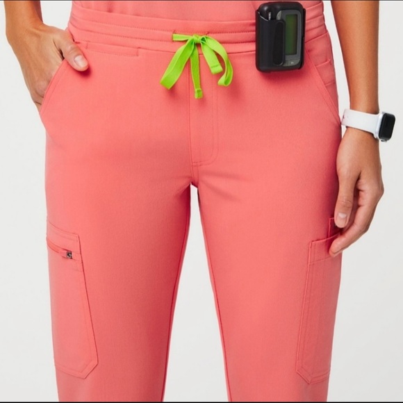 Figs Coral scrub set - Picture 3 of 9